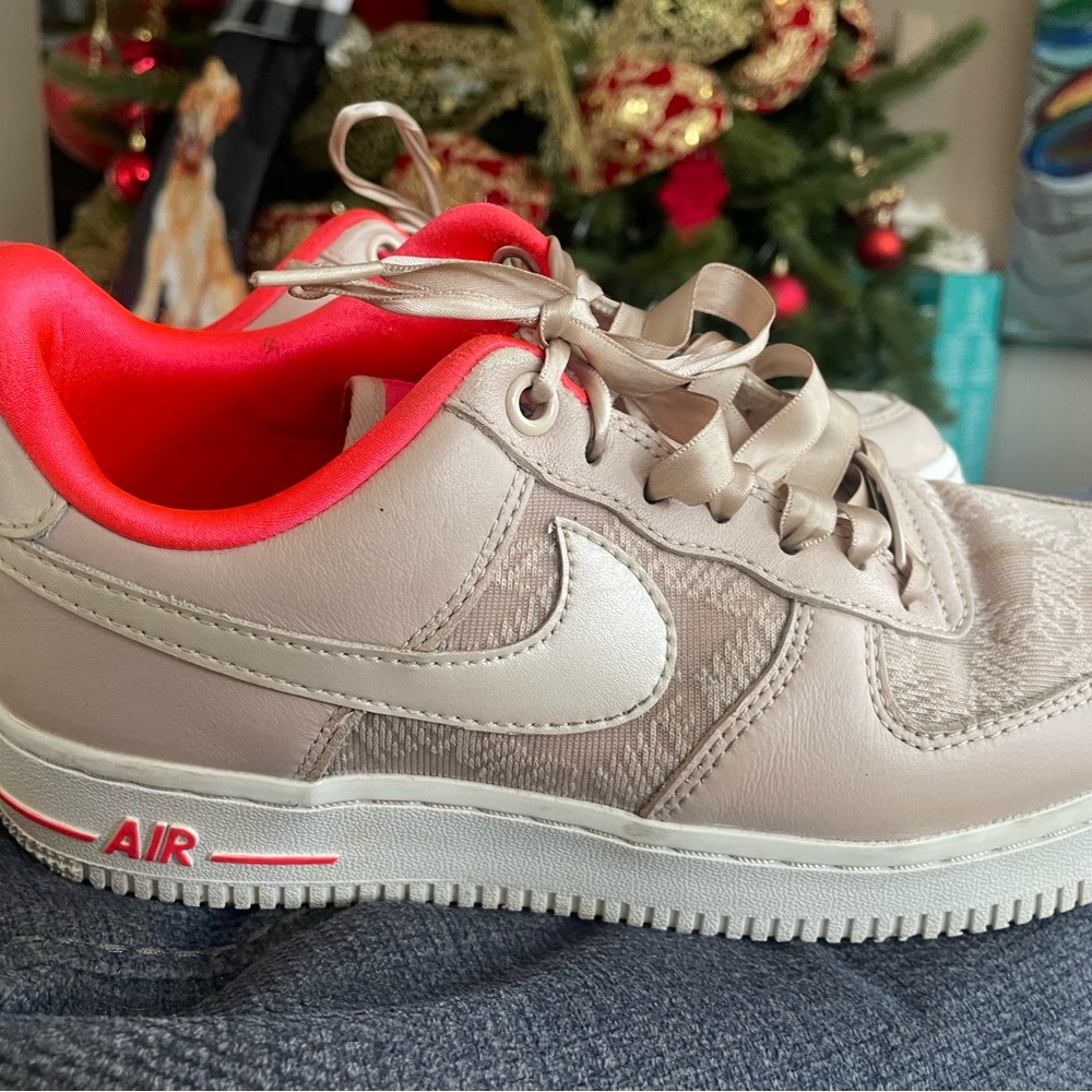 NIKE AIR Beige and Red Sneakers - Picture 3 of 4